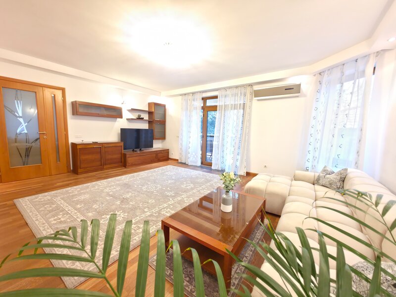 Baneasa, Garlei, Dobrogeanu Gherea, comision 0%, vila P+1+M, 6 camere, curte 550 mp.